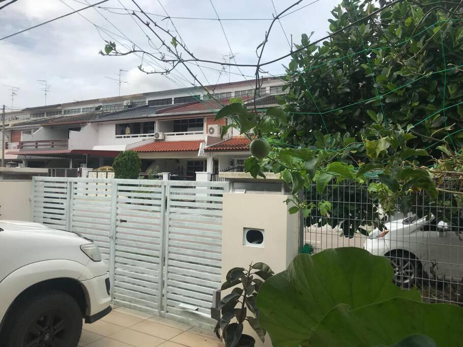 Terrace House Near Stulang Laut Ciq Midvalley Ksl For 7Pax Johor Bahru Exterior photo