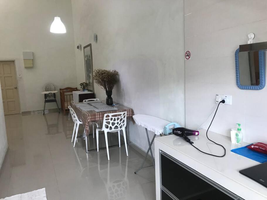 Terrace House Near Stulang Laut Ciq Midvalley Ksl For 7Pax Johor Bahru Exterior photo
